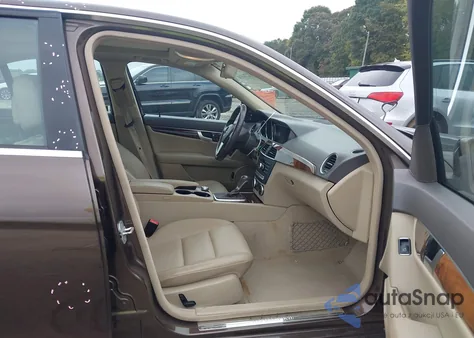 2013 Mercedes-Benz C 250 Sport из США, поврежденный, VIN WDDGF4HB2DR294096